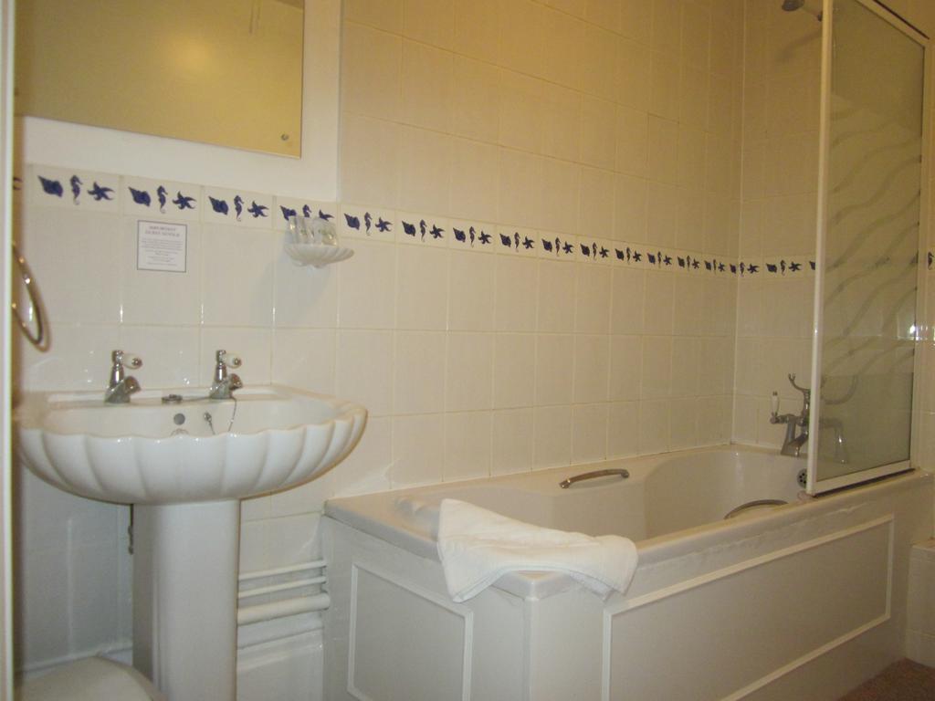 The Highcliffe Hotel Клівдон Номер фото