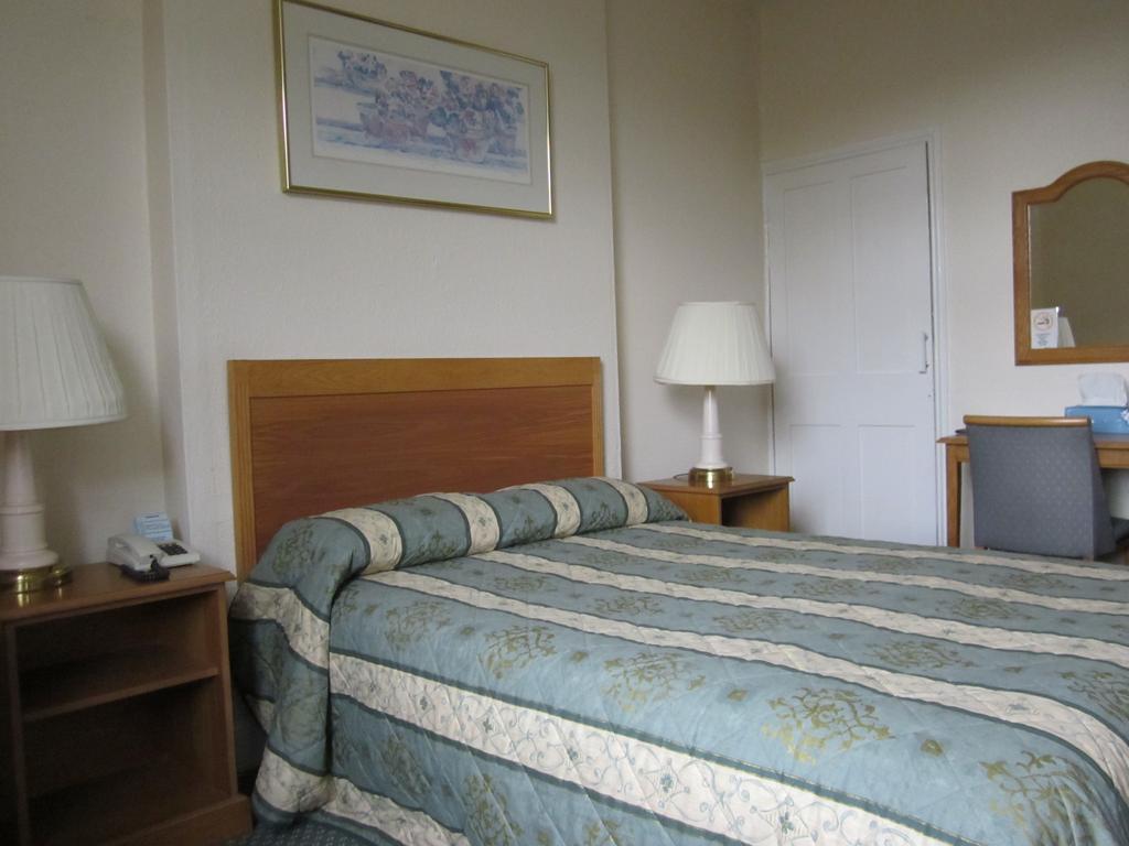 The Highcliffe Hotel Клівдон Номер фото